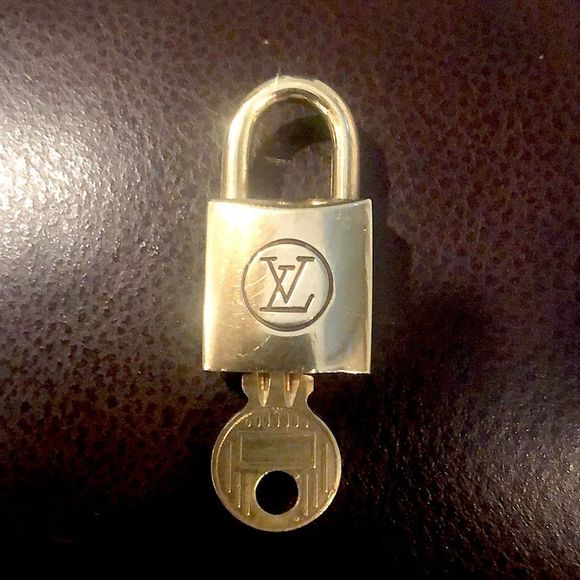 Vintage LV Louis Vuitton Padlock Lock & Key 230 - Picture 8 of 15